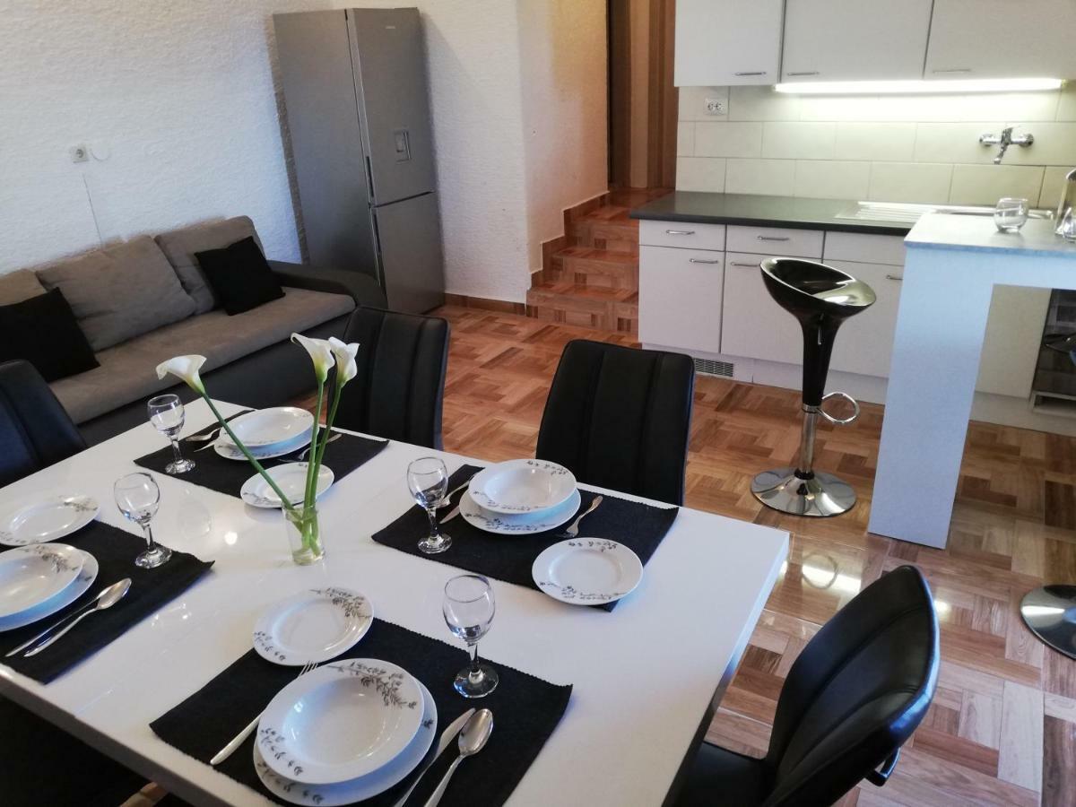 Apartmani Zdenka Savar-Maslina Esterno foto