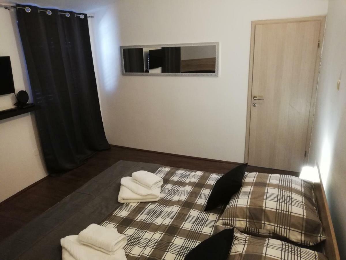 Apartmani Zdenka Savar-Maslina Esterno foto